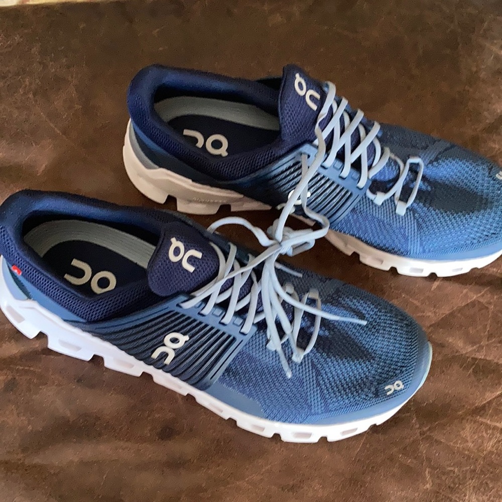 ON cloudswift running shoes. Men’s 10
